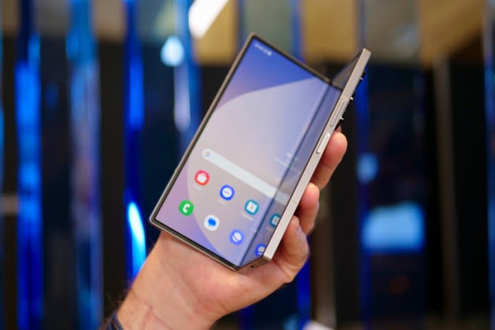 Samsung Galaxy Z Flip7 Breaks Pre-Order Records in India
