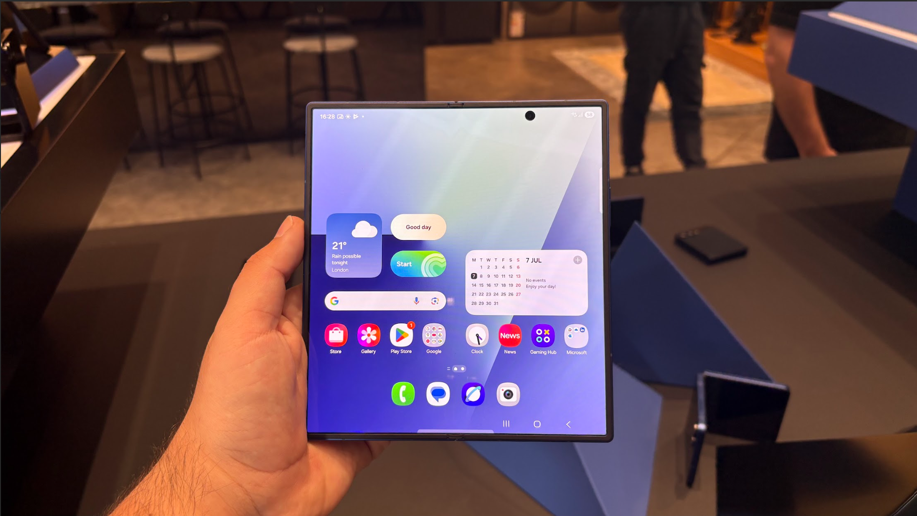 Samsung Galaxy Z Flip7 Breaks Pre-Order Records in India